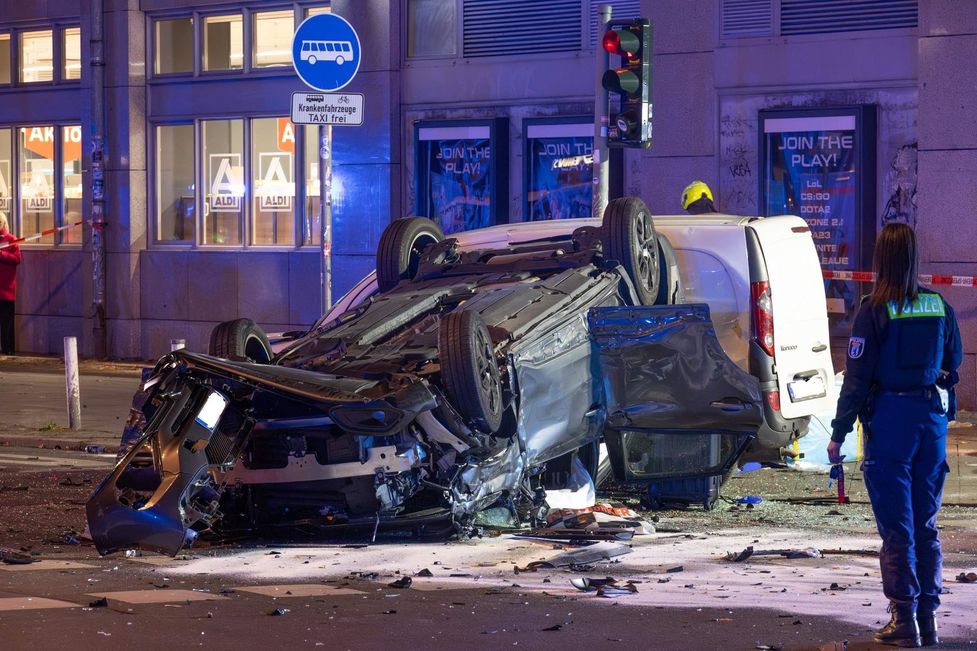 Schwerer Unfall: In Schöneberg krachten mehrere Autos ineinander.