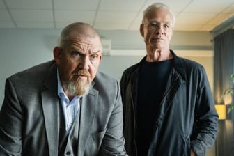 "Tatort: Siebte Etage": Die Kölner Kommissare Schenk (Dietmar Bär, l) und Ballauf (Klaus J. Behrendt, M) ermitteln im Rotlichtmilieu.