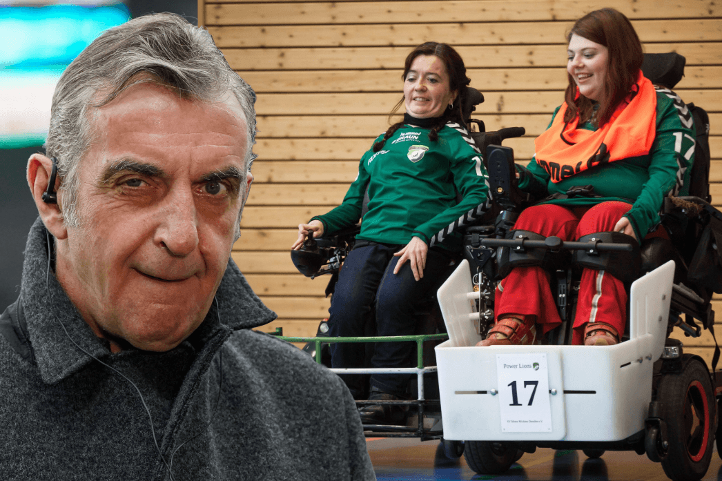 Powerchair-Fußballerinnen des SV Motor Mickten (Archivbild, Montage mit Ralf Minge). Die speziellen Wettkampfrollstühle sind sehr kostspielig.