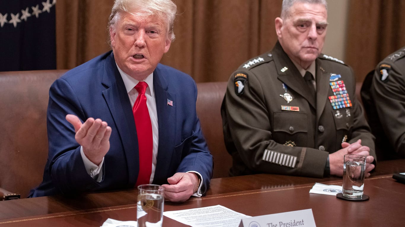 Trump während seiner ersten Amtszeit, neben ihm General Mark A. Milley (Archivbild).