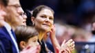 Victoria von Schweden: Die 47-Jährige besuchte mit ihrer Familie ein Basketballspiel.