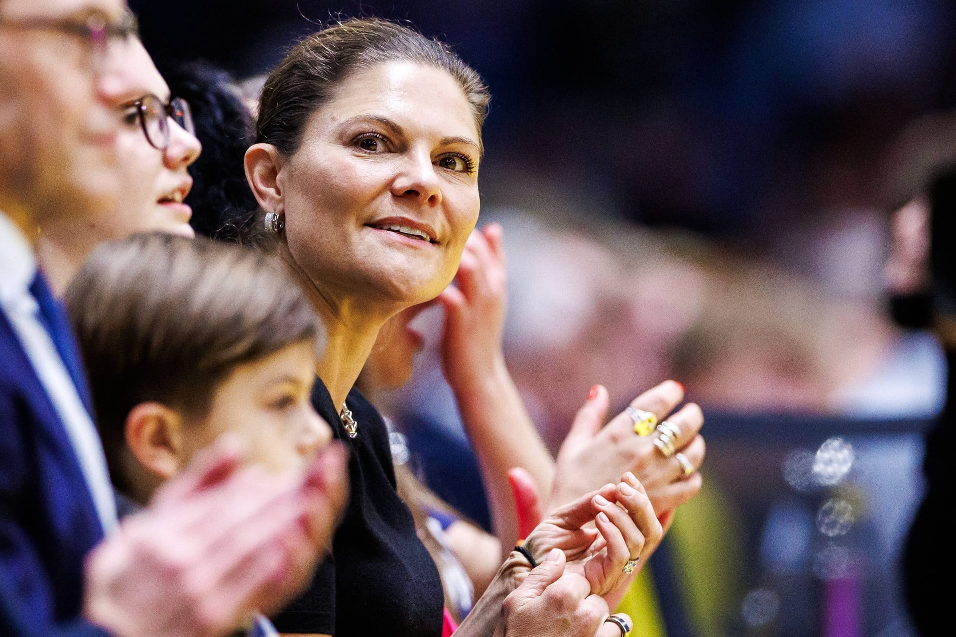 Victoria von Schweden: Die 47-Jährige besuchte mit ihrer Familie ein Basketballspiel.