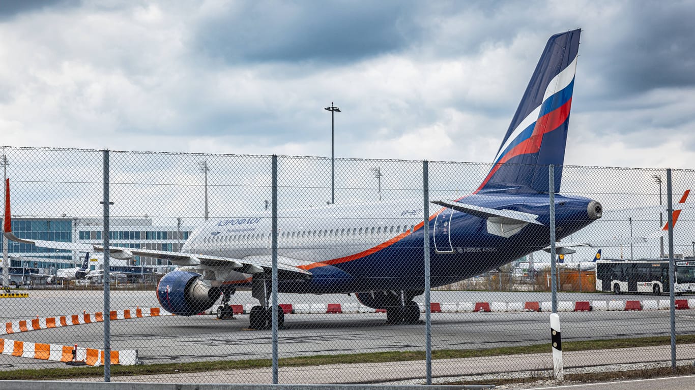 Der Aeroflot-Airbus im April 2023 am Flughafen München: Die Parkkosten waren enorm.