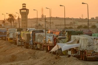 Krieg im Gazastreifen - Hilfslieferungen Foto-Archiv