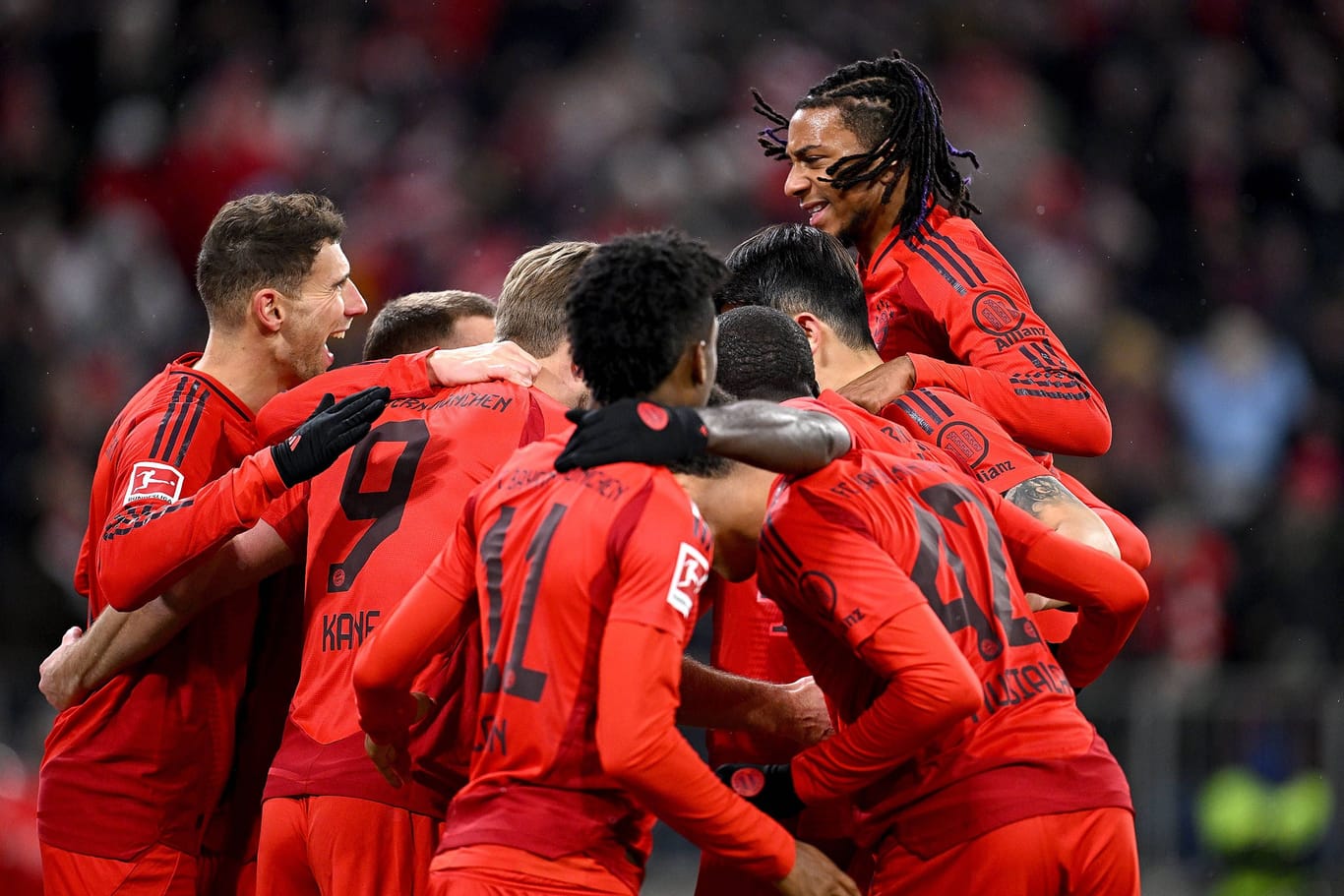 Leon Goretzka (l.): Beim 3:0-Sieg des FC Bayern war der Edeljoker plötzlich wieder mittendrin.