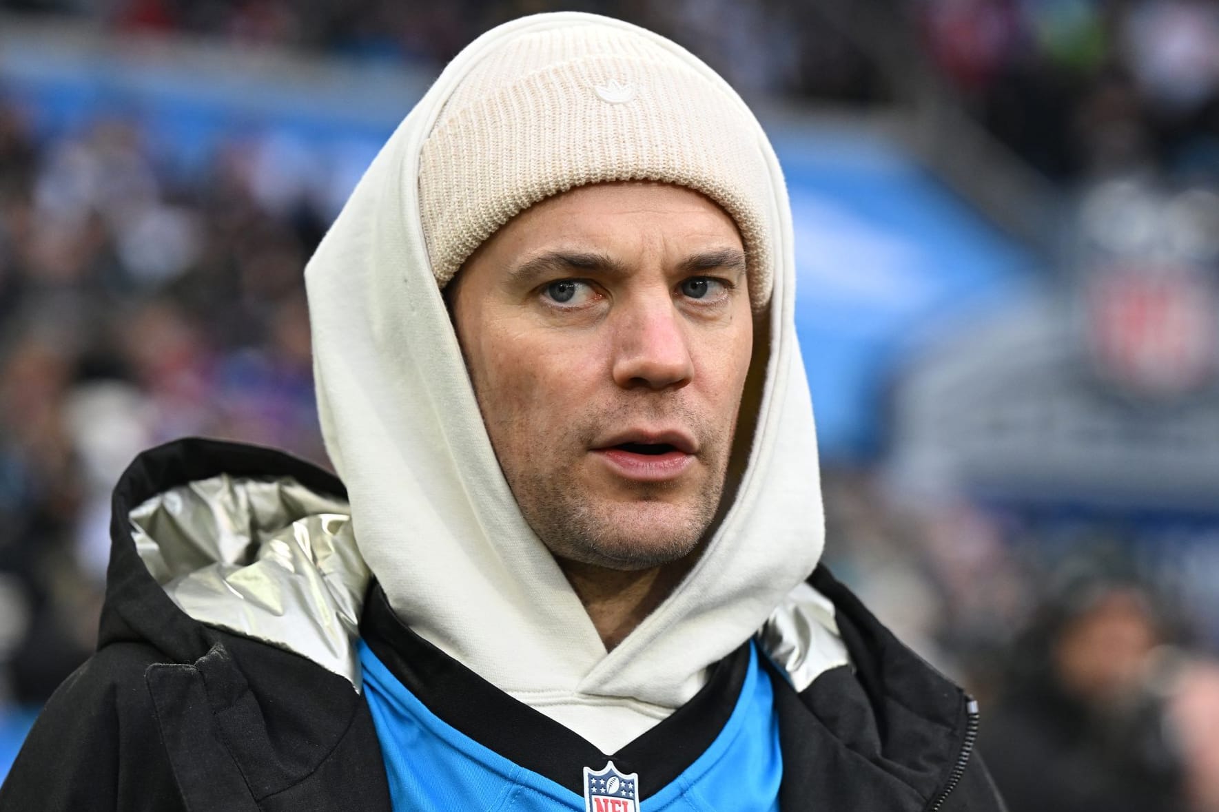 Manuel Neuer beim NFL-Spiel in der Allianz Arena: Kein typischer Empfang für den Schlussmann.