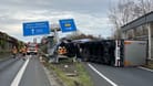 Lkw-Unfall am Kreuz Braunschweig-Nord: Die Autobahnabfahrt bleibt vorerst weiter gesperrt.