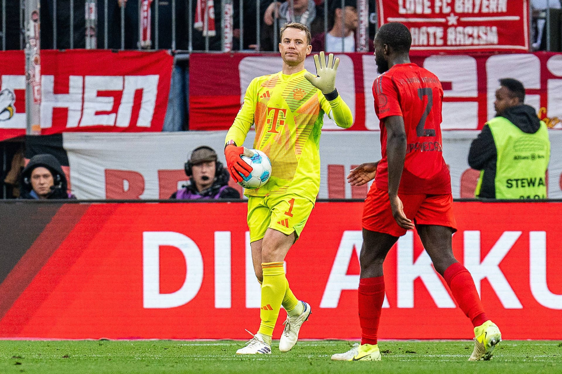 Manuel Neuer (am Ball) hielt die Null.