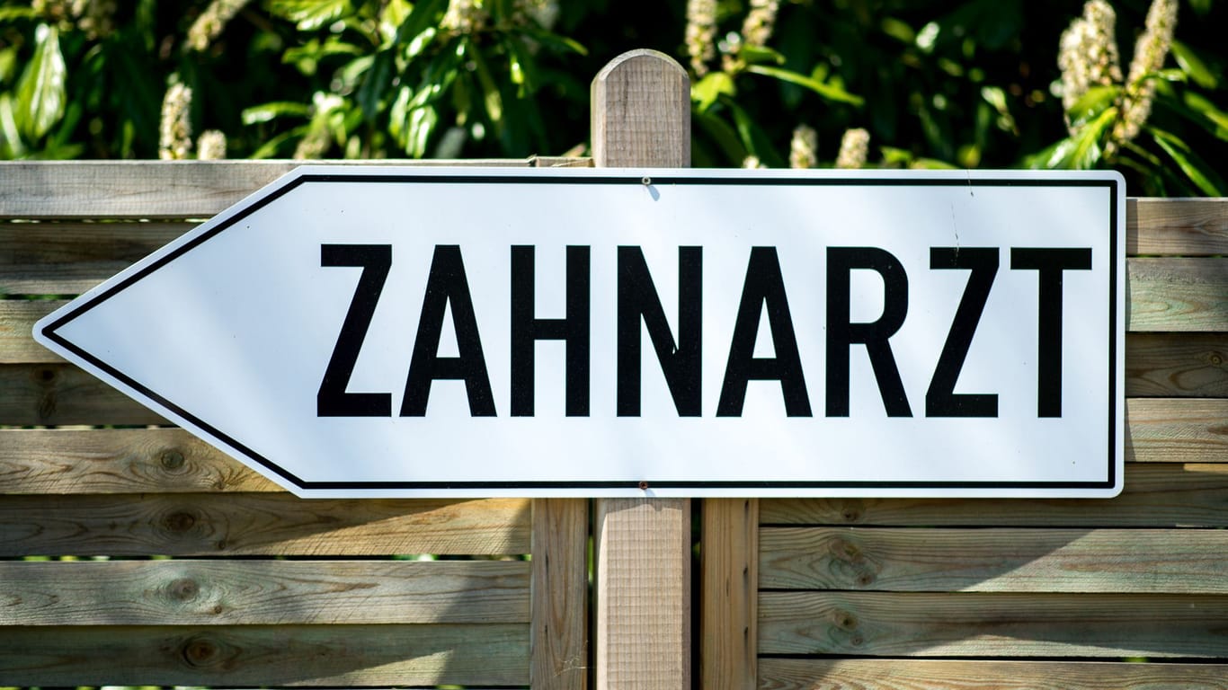 Zahnarzt-Schild