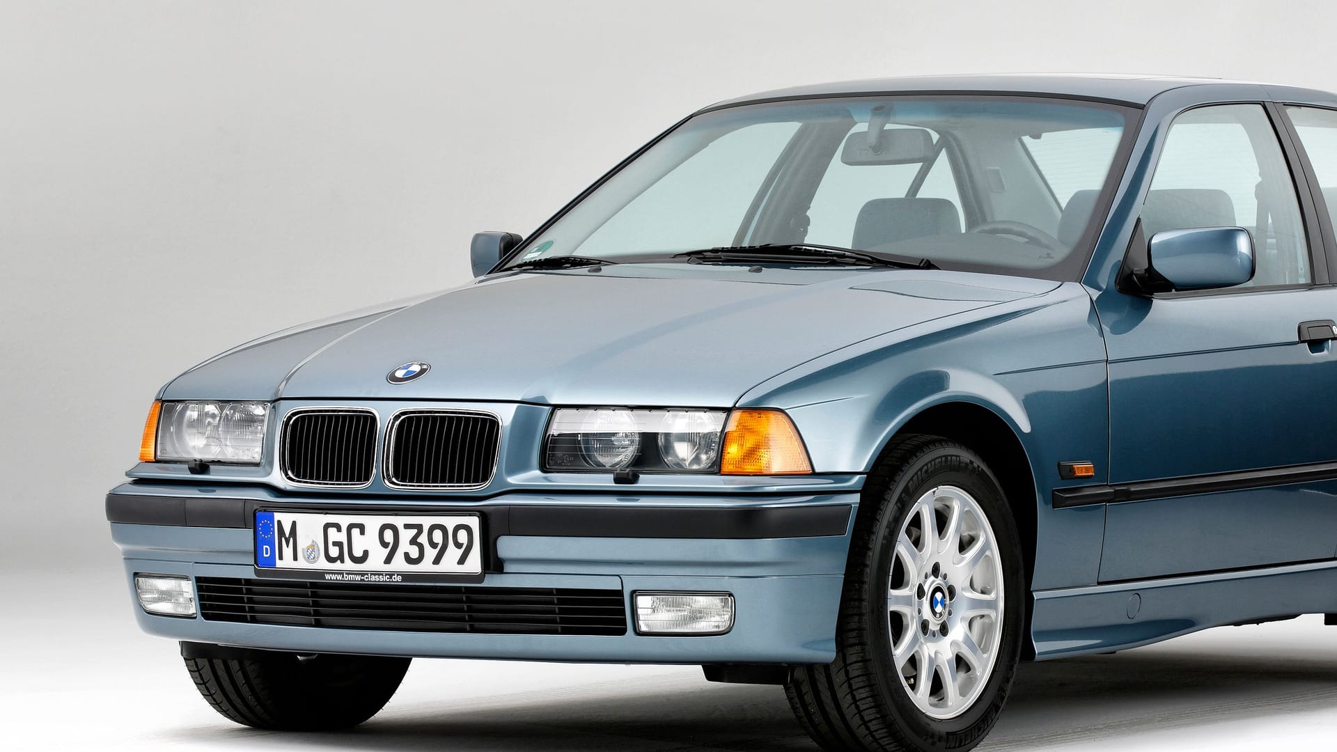 BMW 3er E36 (hier die Limousine): Der Kombi kam verhältnismäßig spät auf den Markt.