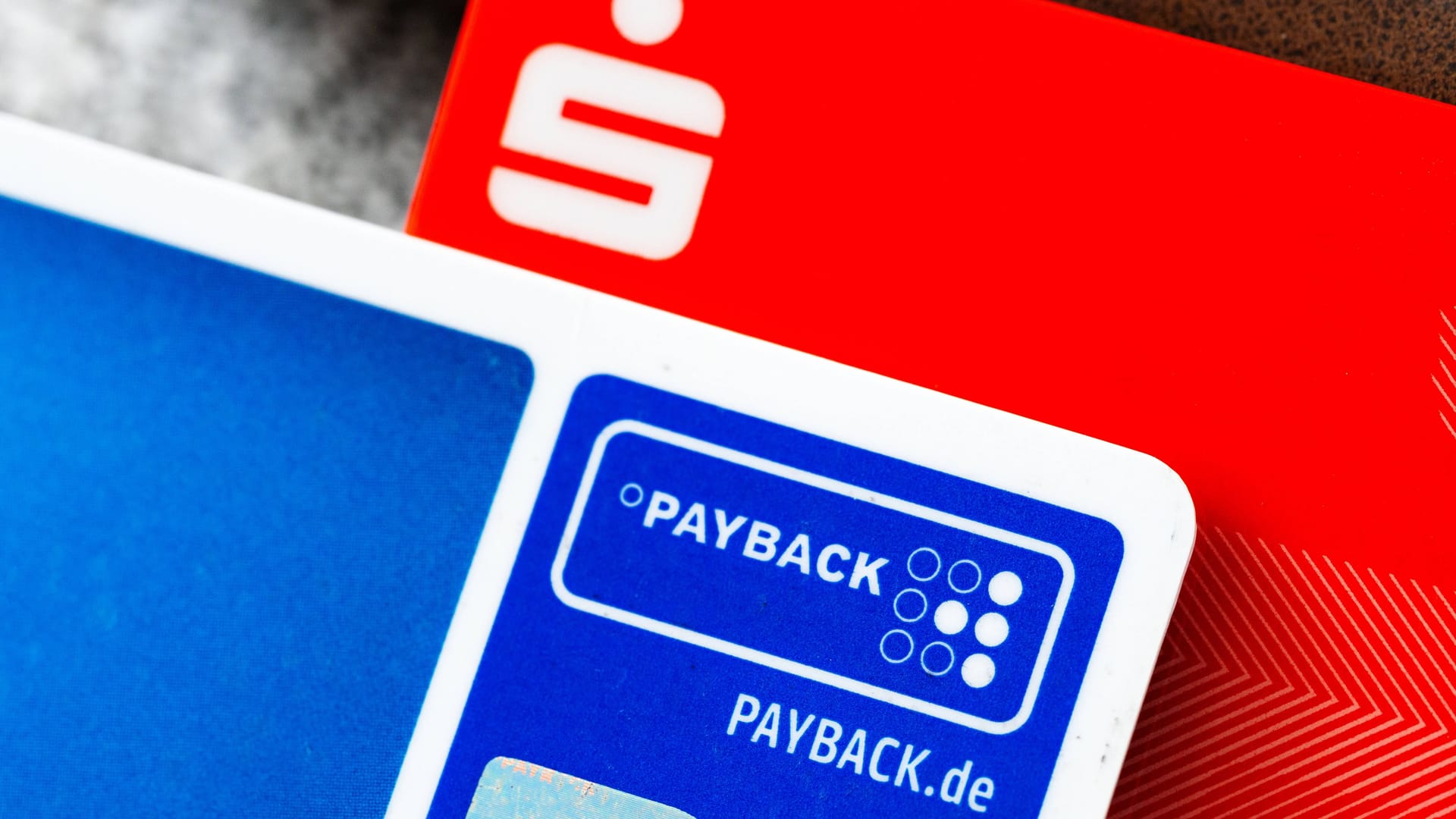 Payback- und EC-Karte: Das Bonusprogramm kooperiert auch mit der Sparkasse.