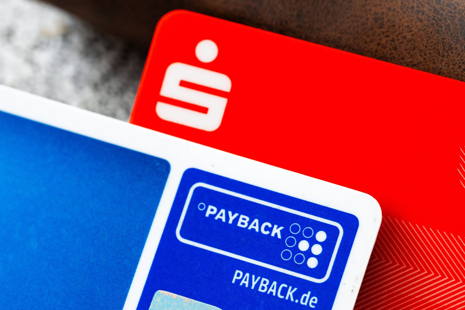 Payback- und EC-Karte: Das Bonusprogramm kooperiert auch mit der Sparkasse.