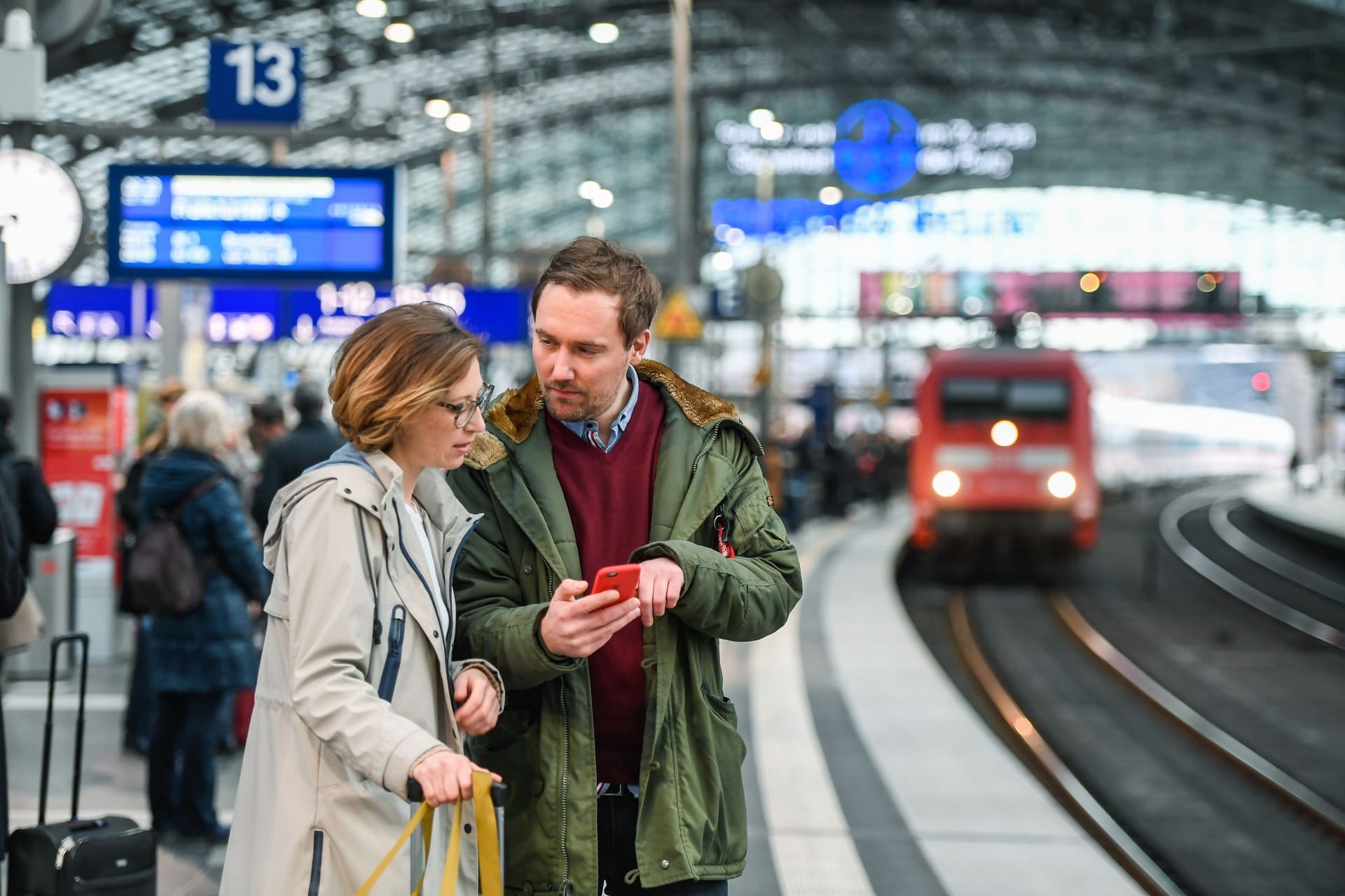 Reisen mit der App: Die Fahrkarte aus Papier ist längst vom digitalen Ticket abgelöst worden.