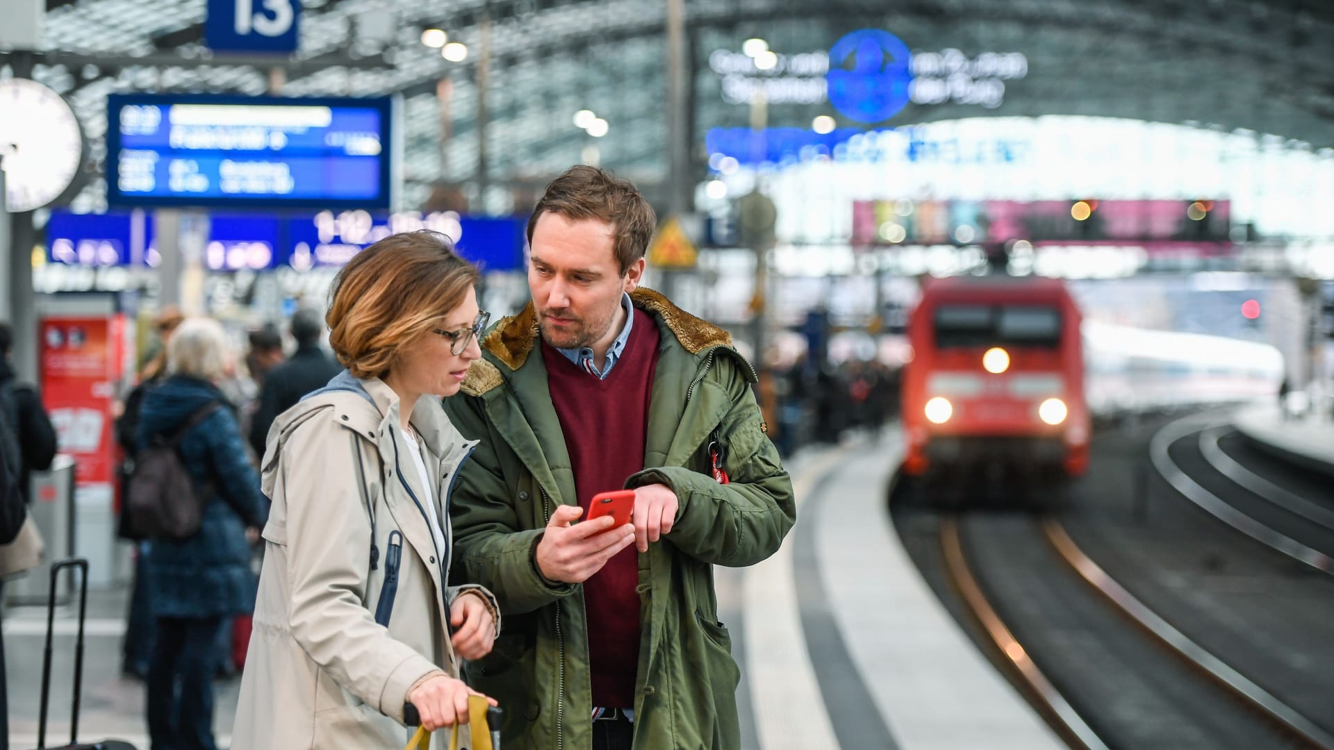 Reisen mit der App: Die Fahrkarte aus Papier ist längst vom digitalen Ticket abgelöst worden.