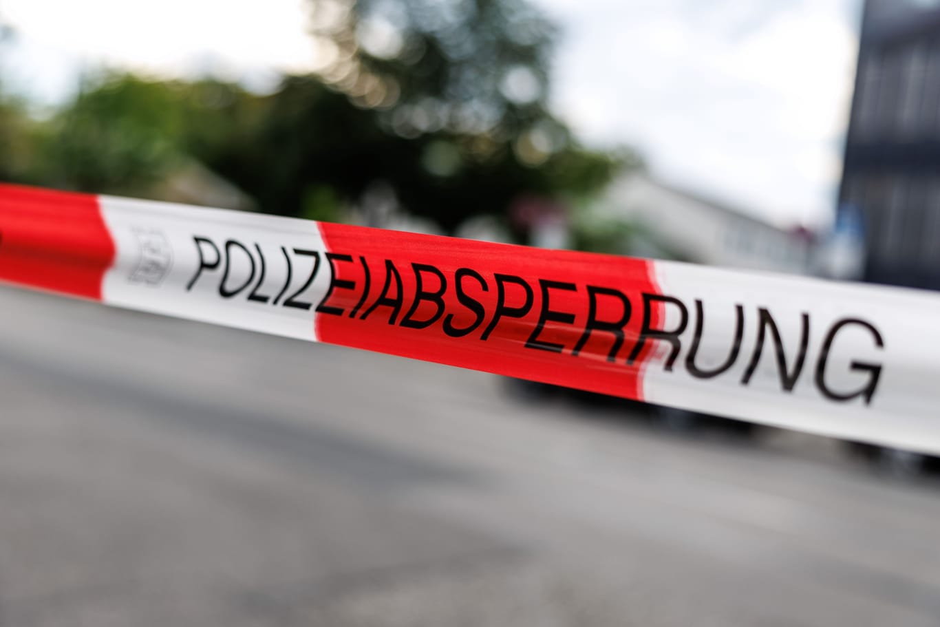 Polizeiabsperrung (Symbolbild): Bei dem Unfall entstand hoher Schaden.