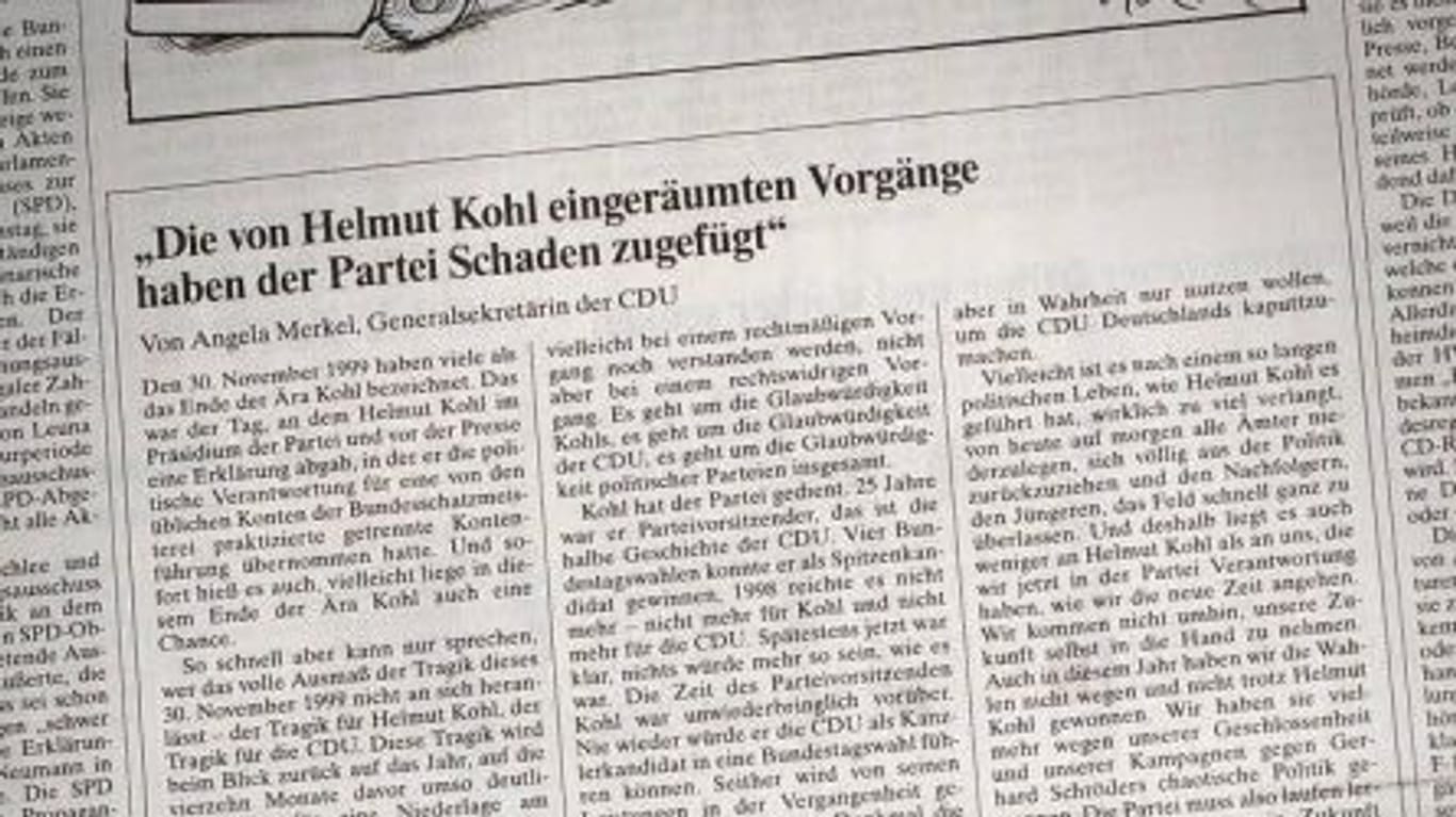 Angela Merkels berühmter Gastbeitrag erschien am 22. Dezember 1999 auf der Seite 2 der "FAZ", angekündigt auf der Seite 1 mit: "Merkel: Die Zeit Kohls ist unwiederbringlich vorbei."