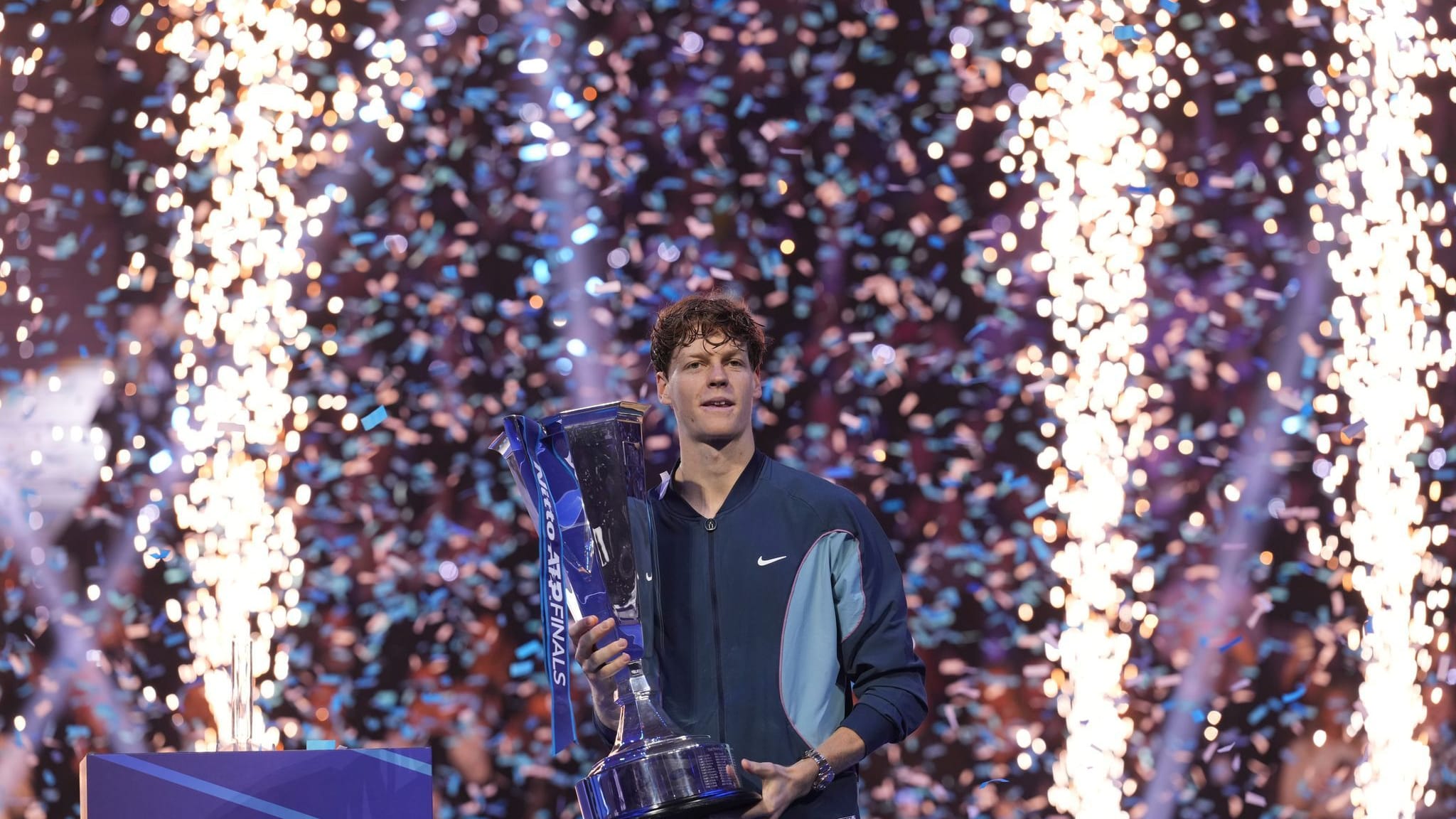 https://images.t-online.de/2024/11/hHoBdbvqBcTP/0x107:2048x1152/fit-in/0x0/jannik-sinner-kuerte-sich-zum-champion-der-atp-finals.jpg