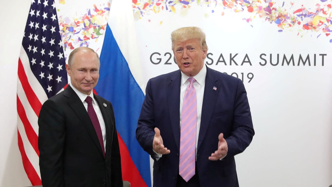 Wladimir Putin und Donald Trump (Archivbild): Russland nützt es, wenn die USA mit sich selbst beschäftigt sind, sagt Wladimir Kaminer.