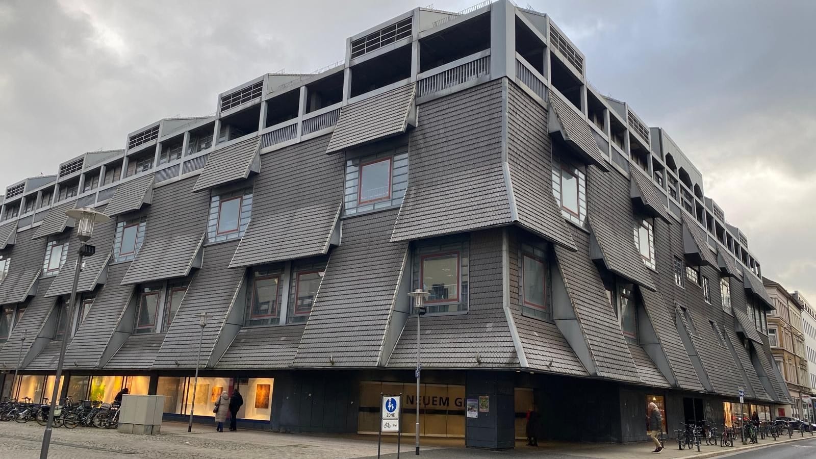 Das ehemalige Karstadt-Gebäude am Gewandhaus: Die Pläne für einen Nachfolger werden konkreter.