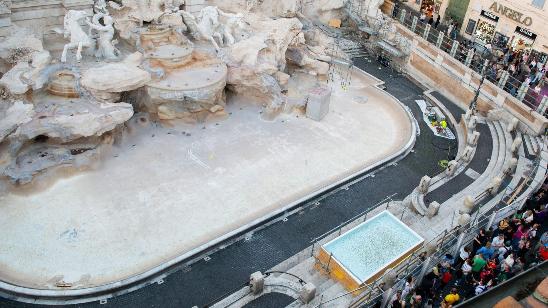 Wasserbecken für den Trevi-Brunnen