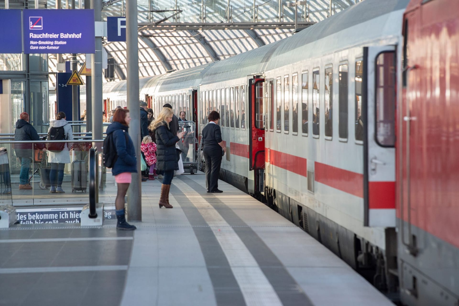 Bahn, Ladekabel, Steuern – was sich im Dezember ändert