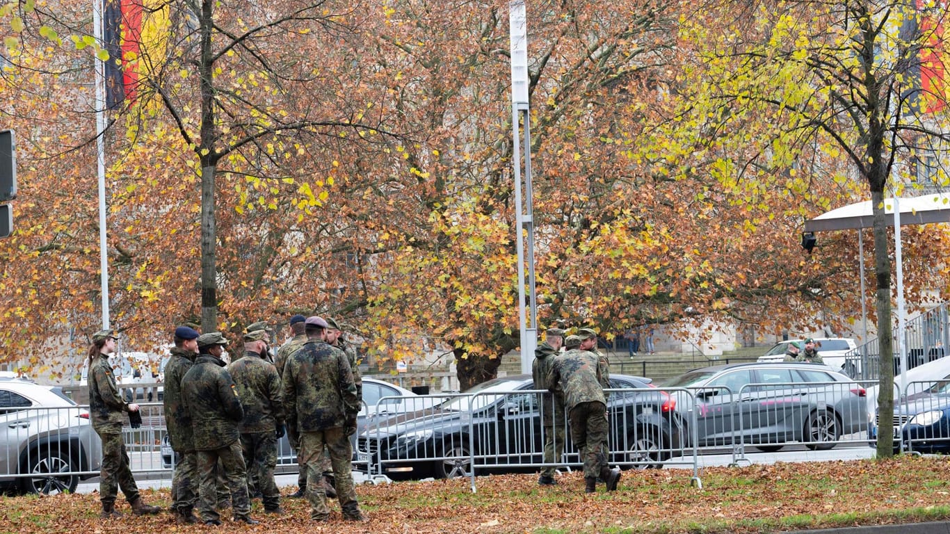 Feierliches Gelöbnis zum Gründungstag der Bundeswehr