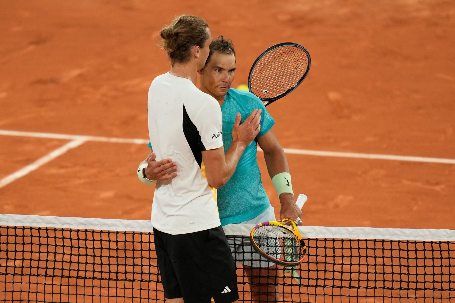 Alexander Zverev (l) und Rafael Nadal (r)