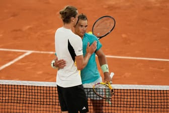 Alexander Zverev (l) und Rafael Nadal (r)