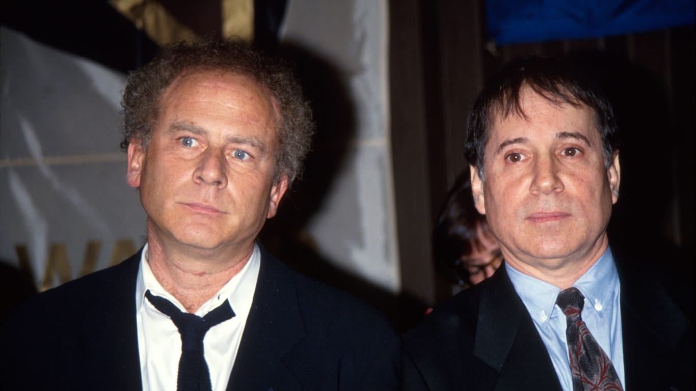 Art Garfunkel (l.) und Paul Simon waren eines der erfolgreichsten Folkduos der Musikgeschichte (Archivbild).