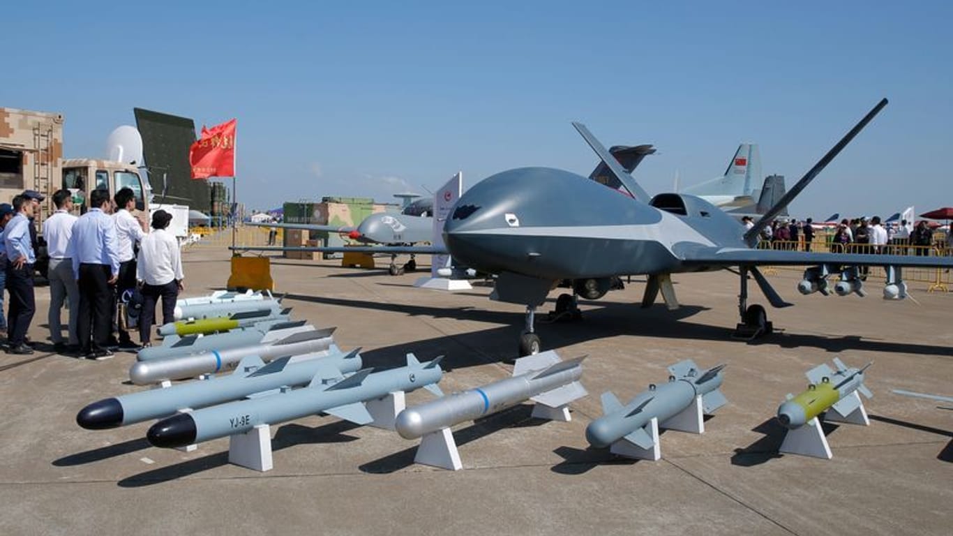 Chinesische Kampfdrohne bei der Internationalen Luft- und Raumfahrtmesse in Zhuhai