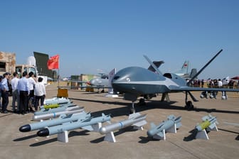 Chinesische Kampfdrohne bei der Internationalen Luft- und Raumfahrtmesse in Zhuhai