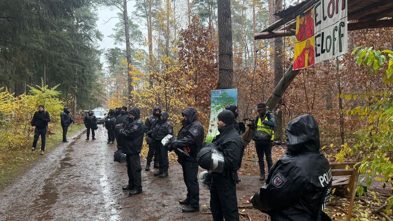 Polizei-Einsatz im Tesla-Protestcamp in Grünheide