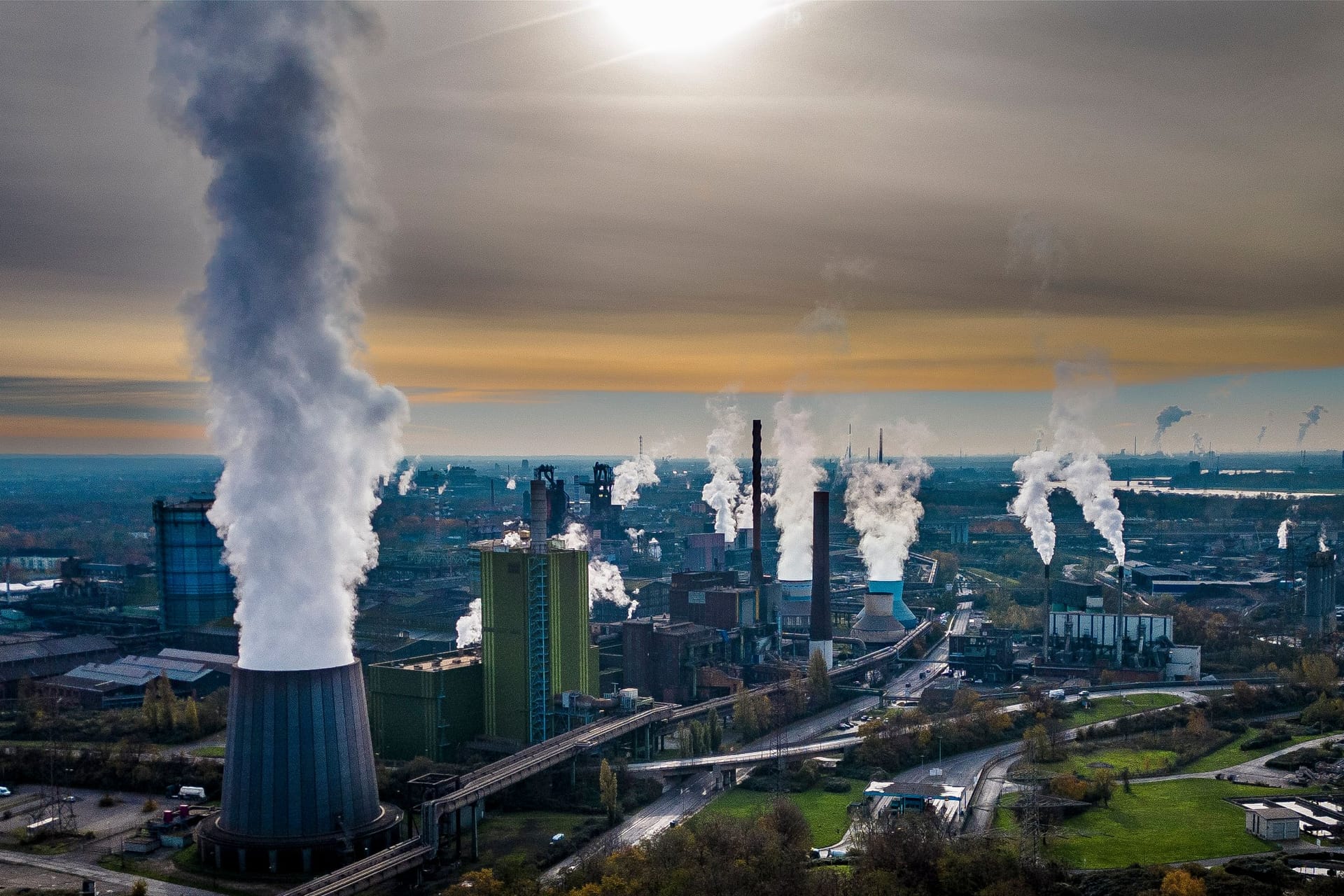 Stahlproduktion in Duisburg (Archivbild): Bis zu 11.000 Mitarbeiter sollen hier ihre Arbeitsplätze verlieren.