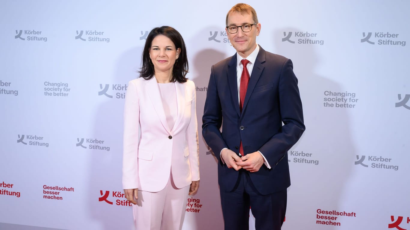 Außenministerin Annalena Baerbock und Thomas Paulsen, Vorstand der Körber-Stiftung auf dem Berliner Forum Außenpolitik 2024.