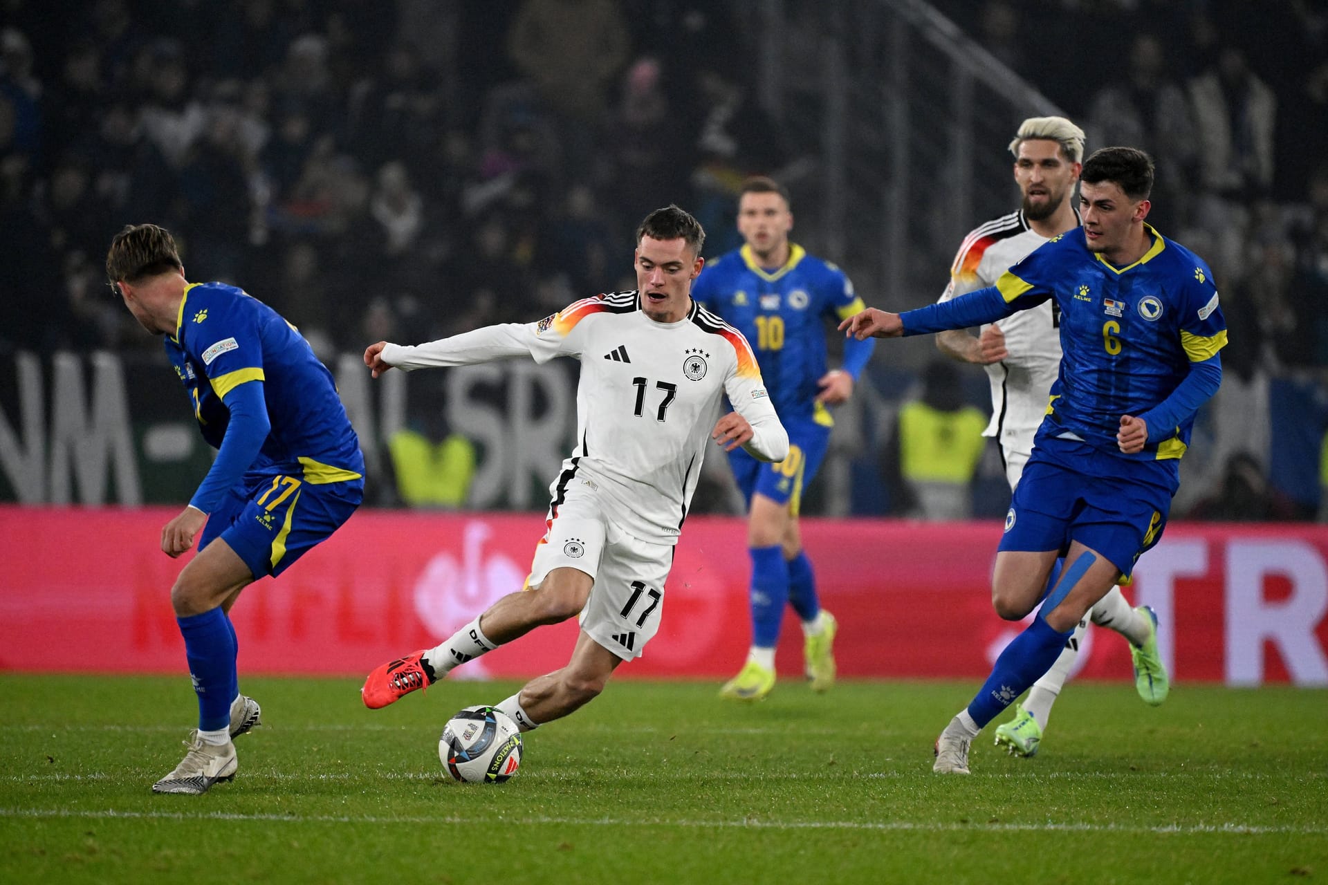 Florian Wirtz (bis 58.): Mal rechts, mal links, mal zentral zu sehen. Immer anspielbar mit dem Blick für den Teamkollegen. Schöner Pass zum 3:0, noch schönerer Freistoß zum 4:0. Vor seiner Auswechslung dann noch einmal erfolgreich (57.). Note 1