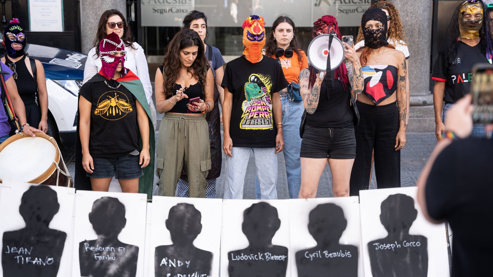 Feministinnen fordern in Barcelona Konsequenzen aus dem Fall Pelicot.