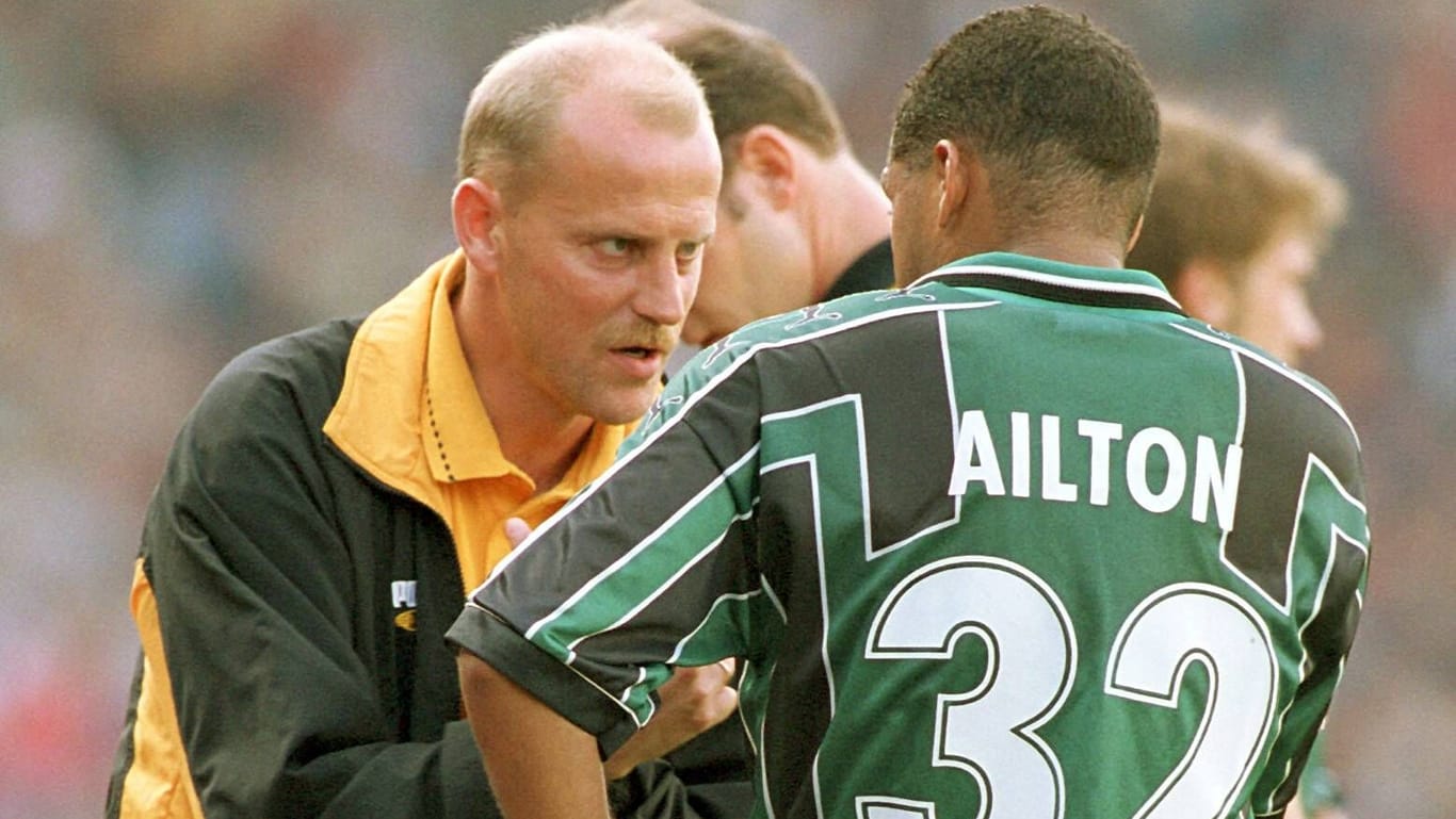 Werder-Trainer Thomas Schaaf (li.) und Ailton im September 1999: Jahrelange erfolgreiche Zusammenarbeit.