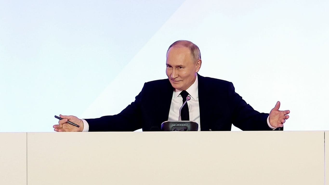 Wladimir Putin: Russland nützt es, wenn die USA mit sich selbst beschäftigt sind, sagt Wladimir Kaminer.