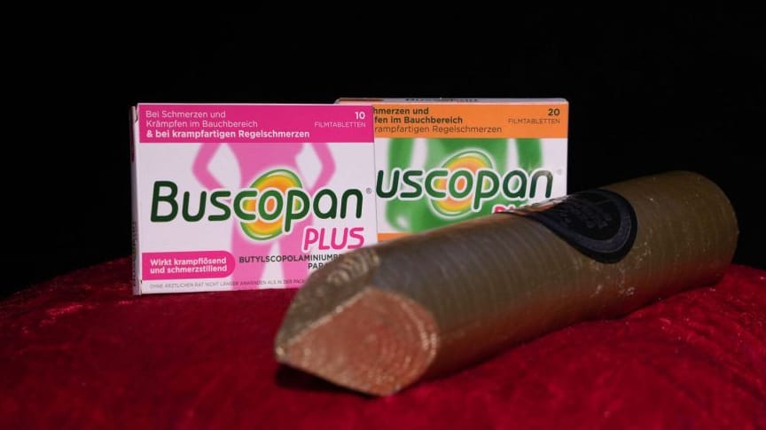 Gleiches Produkt, für Frauen teurer: das Medikament "Buscopan Plus Pink" in einer stereotypen pinkfarbenen Verpackung (links).