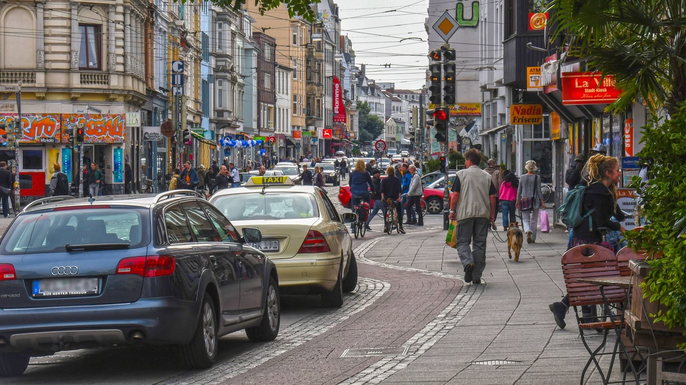 Belebter Strassenzug im Ostertagviertel in Bremen (Symbolbild): Die Grundsteuerform war aufgrund eines Urteils des Bundesverfassungsgerichts nötig.