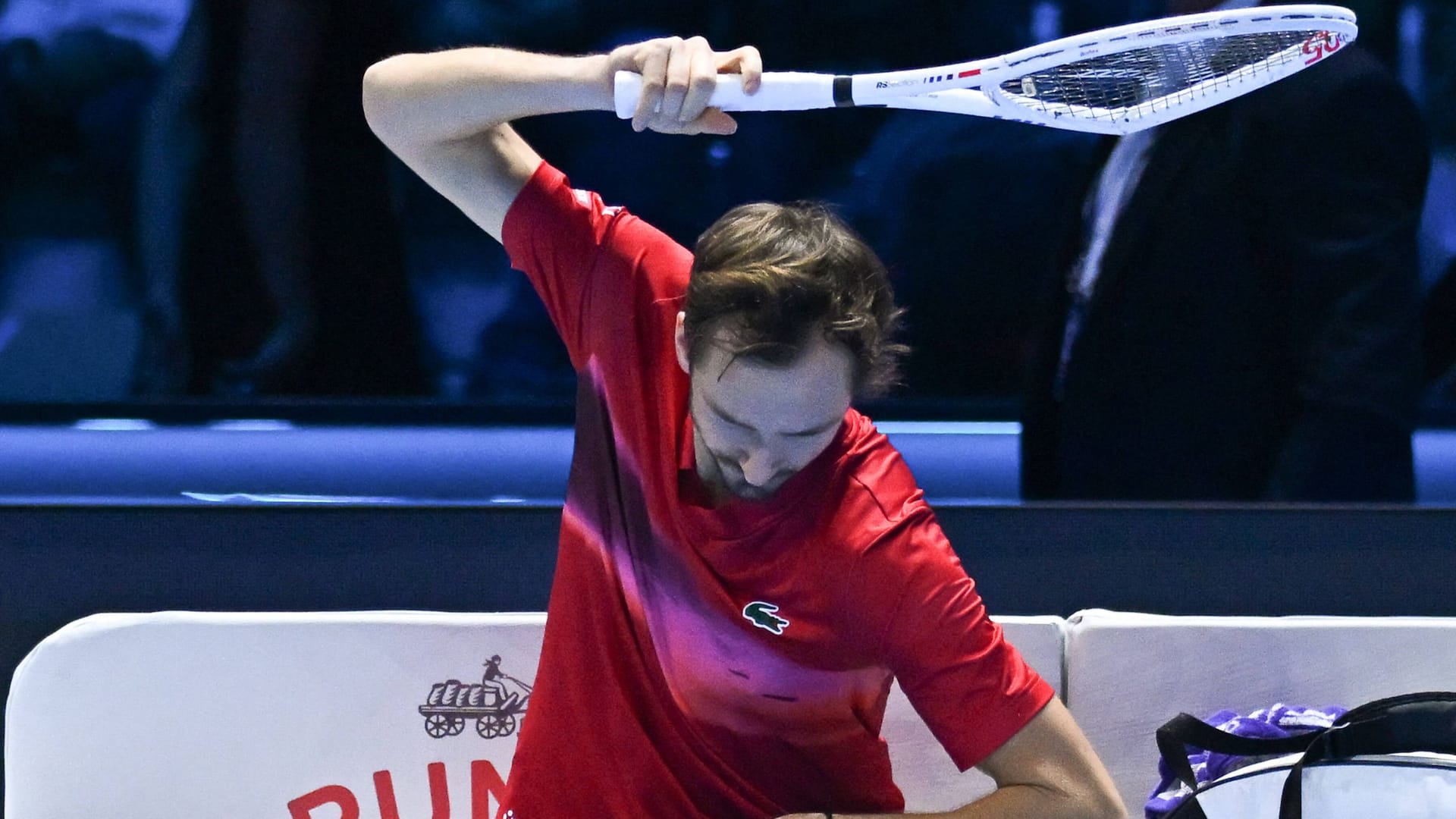 Daniil Medwedew verliert beim Tennisturnier in Turin die Fassung.