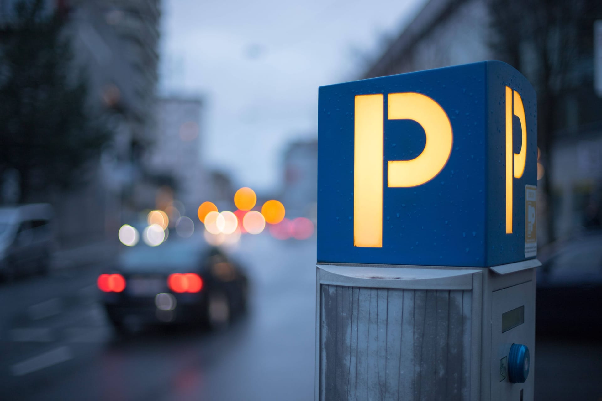 Achtung am Parkautomaten: Kriminelle nutzen Täuschungen, um an sensible Daten zu gelangen.