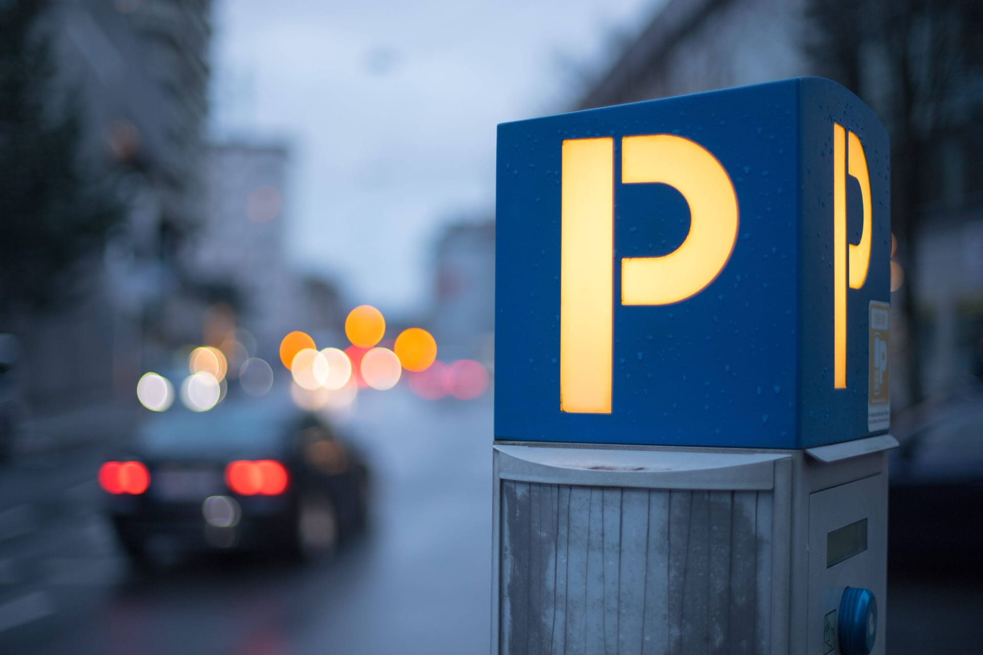 Achtung am Parkautomaten: Kriminelle nutzen Täuschungen, um an sensible Daten zu gelangen.