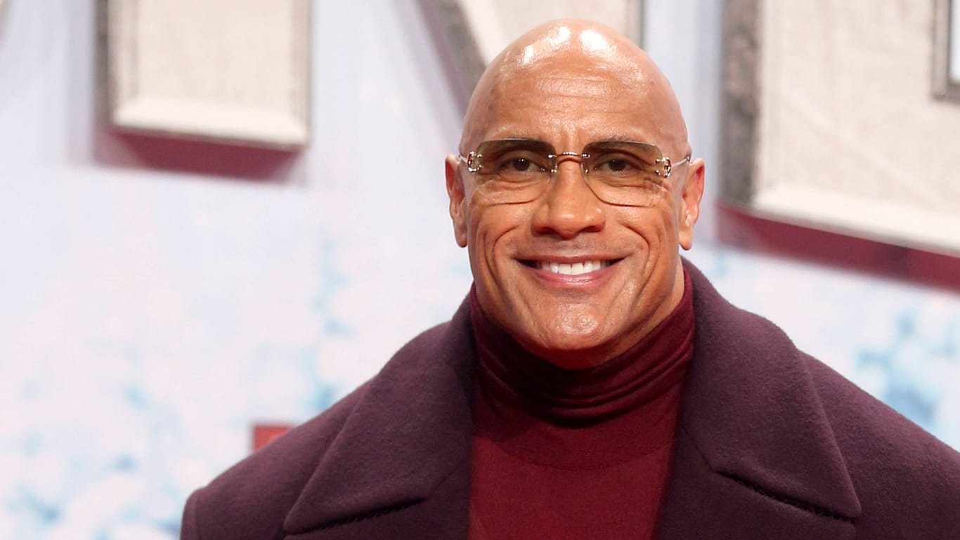 Dwayne "The Rock" Johnson bei der Weltpremiere von "Red One" in Berlin: Der US-Schauspieler besuchte das Wachsfigurenkabinett "Madame Tussauds" in der Hauptstadt.