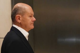 Kanzler Scholz hat keine Mehrheit mehr, sträubt sich aber gegen schnelle Neuwahlen.