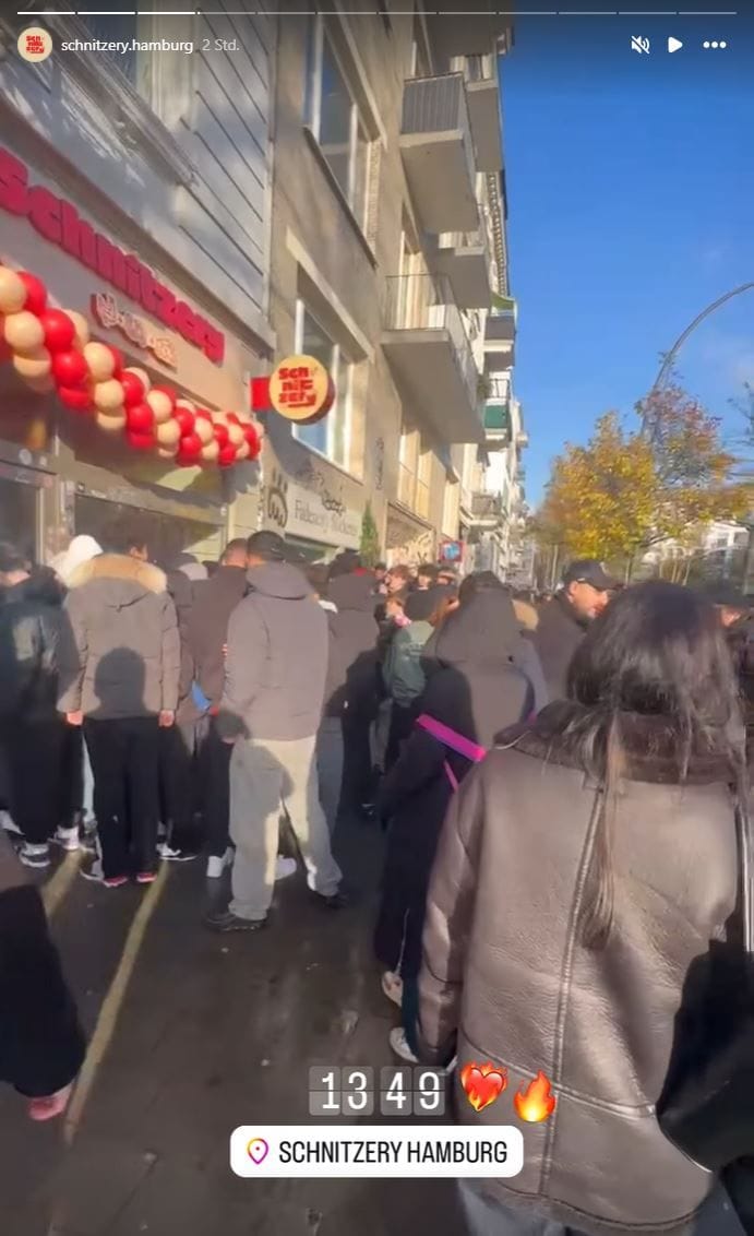 Vor dem Laden in Eimsbüttel hatte sich eine lange Schlange gebildet.