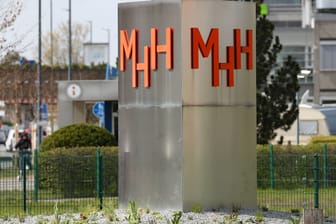 Das Logo der MHH (Symbolbild): Auf dem Gelände für den Neubau der Klinik gibt es einen Bombenverdacht.