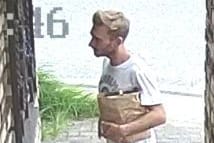 Der junge Mann am Tatort: Die Polizei Essen sucht den mutmaßlichen Fahrraddieb.