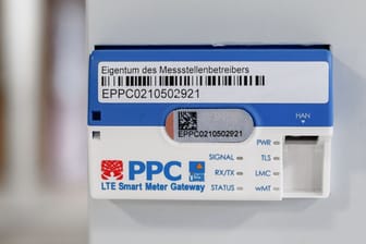 Smart-Meter-Gateway an einem digitalen Stromzähler