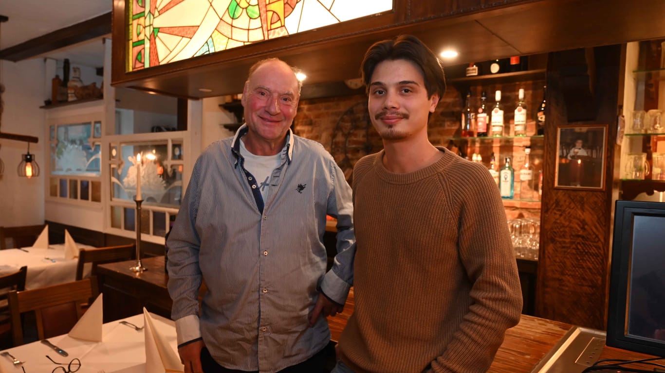 Claus und Niclaas Bode: Sie müssen Abschied nehmen vom Restaurant in Wilhelmsburg.